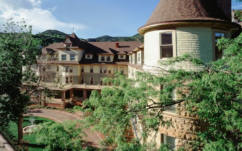 The-Cliff-House-Property-01-57a213e16897c-480×300